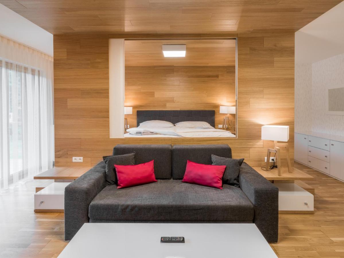 Suites And Apartments Medvedin ชปินด์เลอรูฟ มลิน ภายนอก รูปภาพ