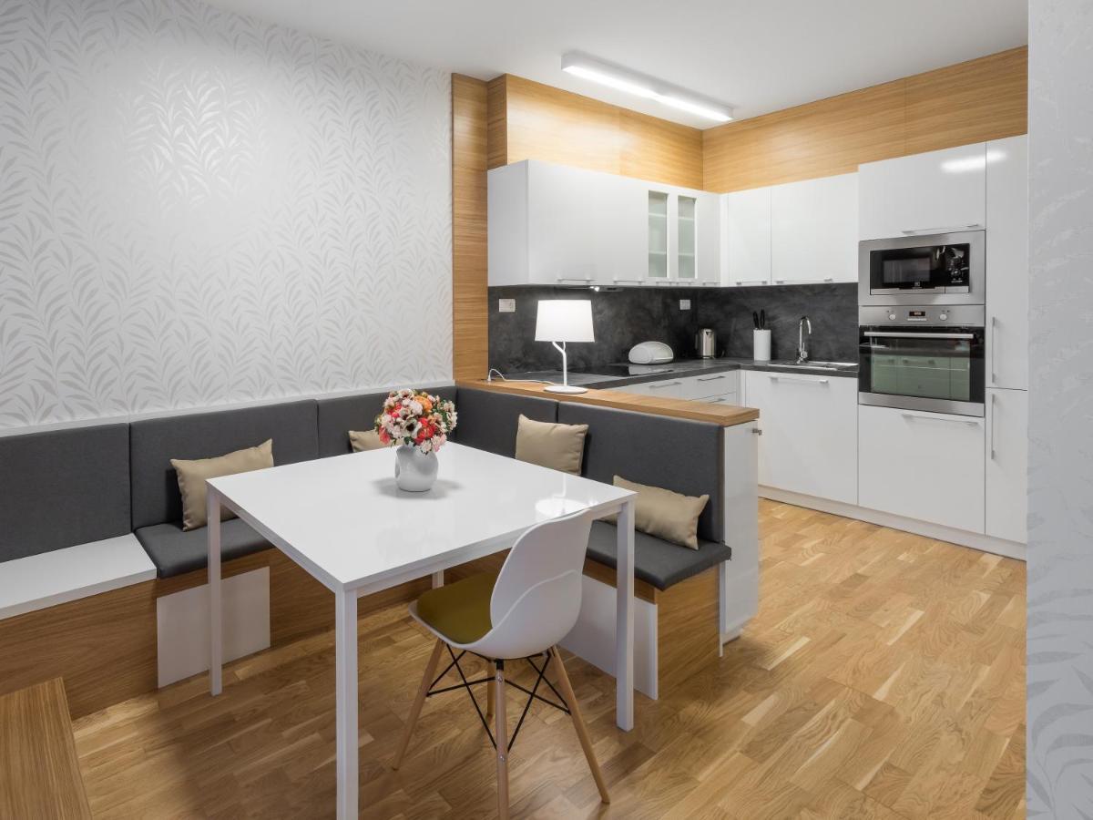 Suites And Apartments Medvedin ชปินด์เลอรูฟ มลิน ภายนอก รูปภาพ