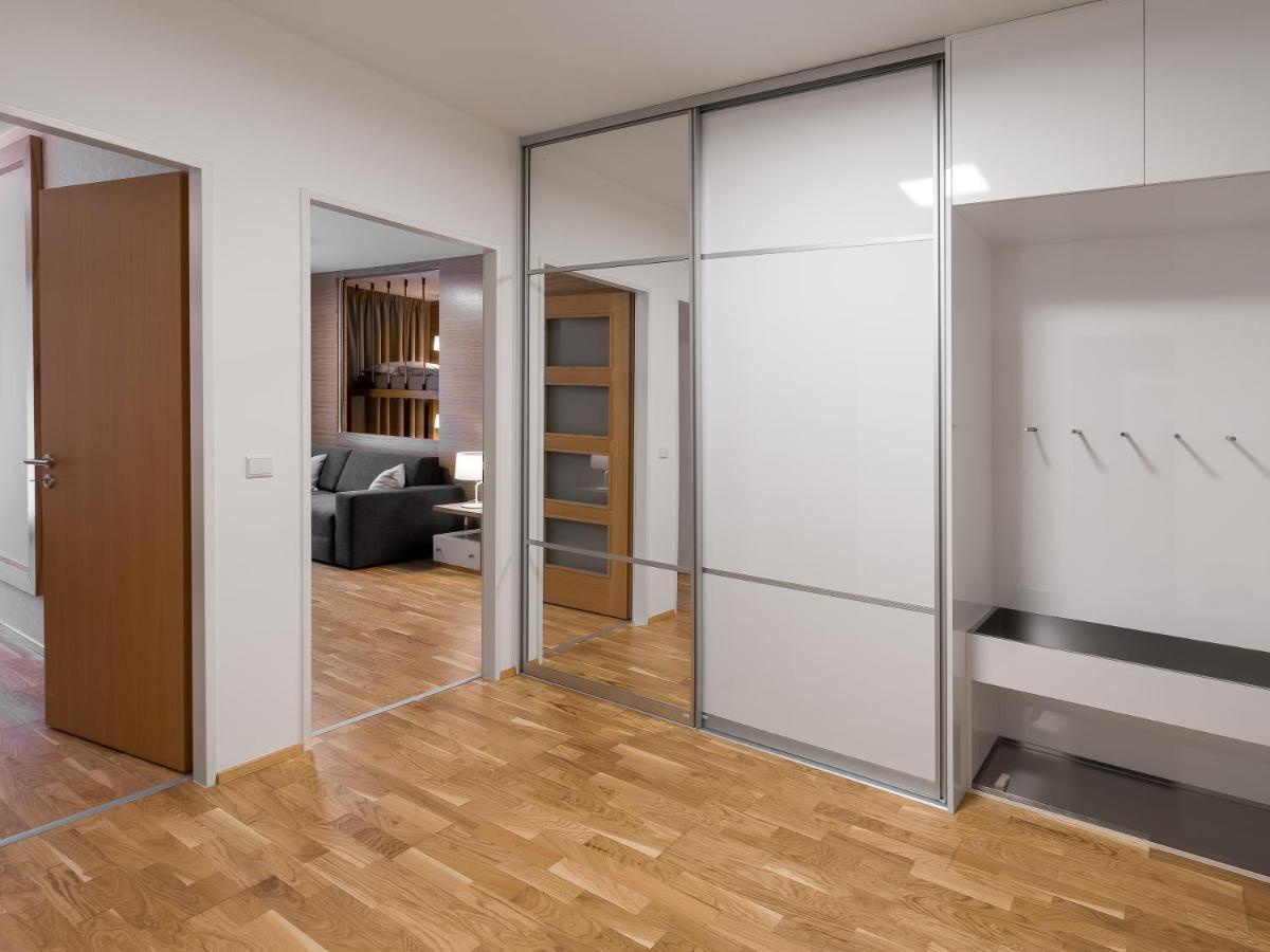 Suites And Apartments Medvedin ชปินด์เลอรูฟ มลิน ภายนอก รูปภาพ