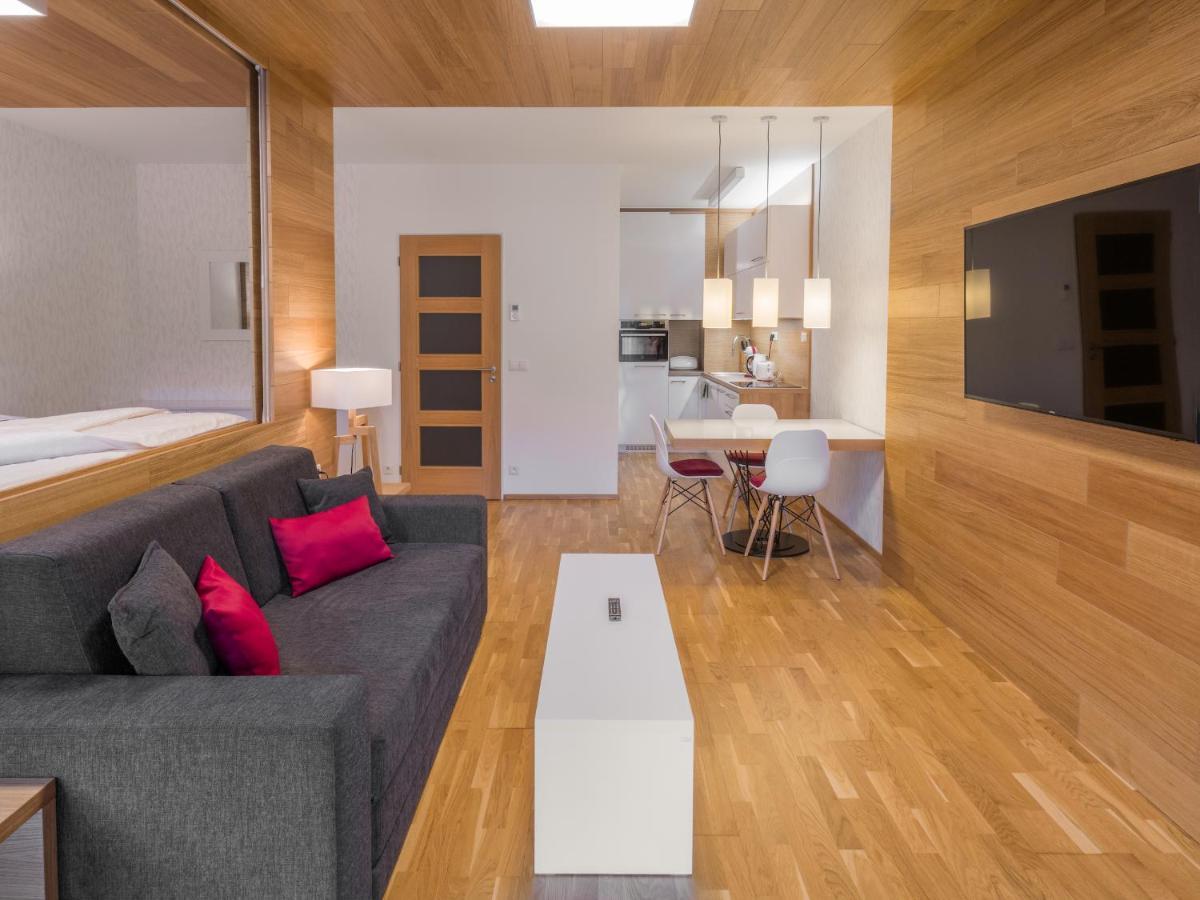Suites And Apartments Medvedin ชปินด์เลอรูฟ มลิน ภายนอก รูปภาพ