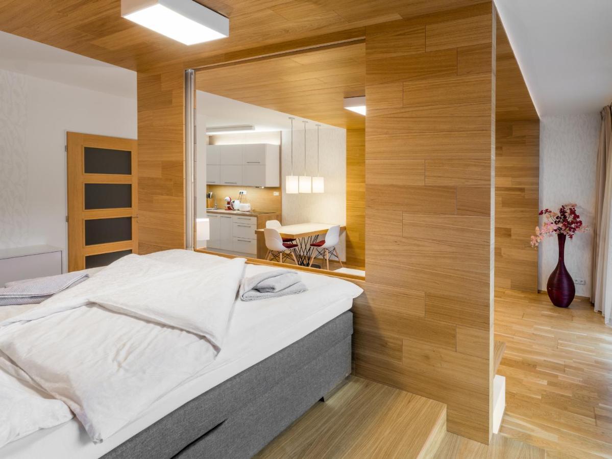 Suites And Apartments Medvedin ชปินด์เลอรูฟ มลิน ภายนอก รูปภาพ